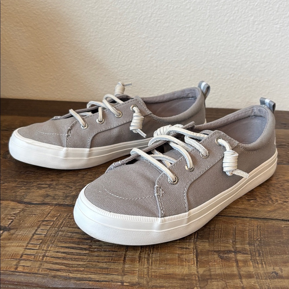 Sperry Crest Vibe Sneaker  Size